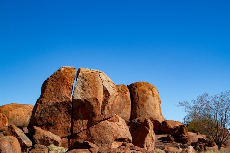 Afternoon walk at Karlu Karlu