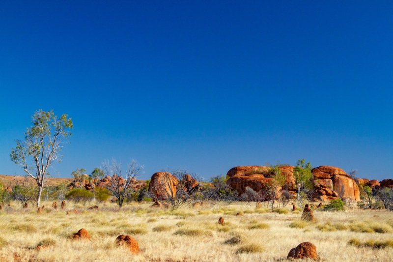 Afternoon walk at Karlu Karlu