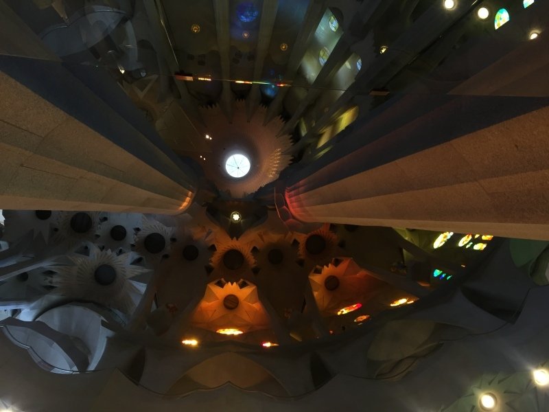 La Sagrata Familia, looking up