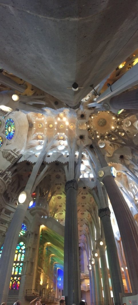 La Sagrata Familia, looking up