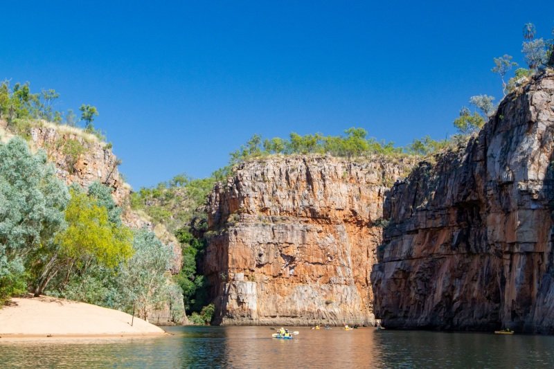 Some kayakers, Nitmiluk Boat Cruise